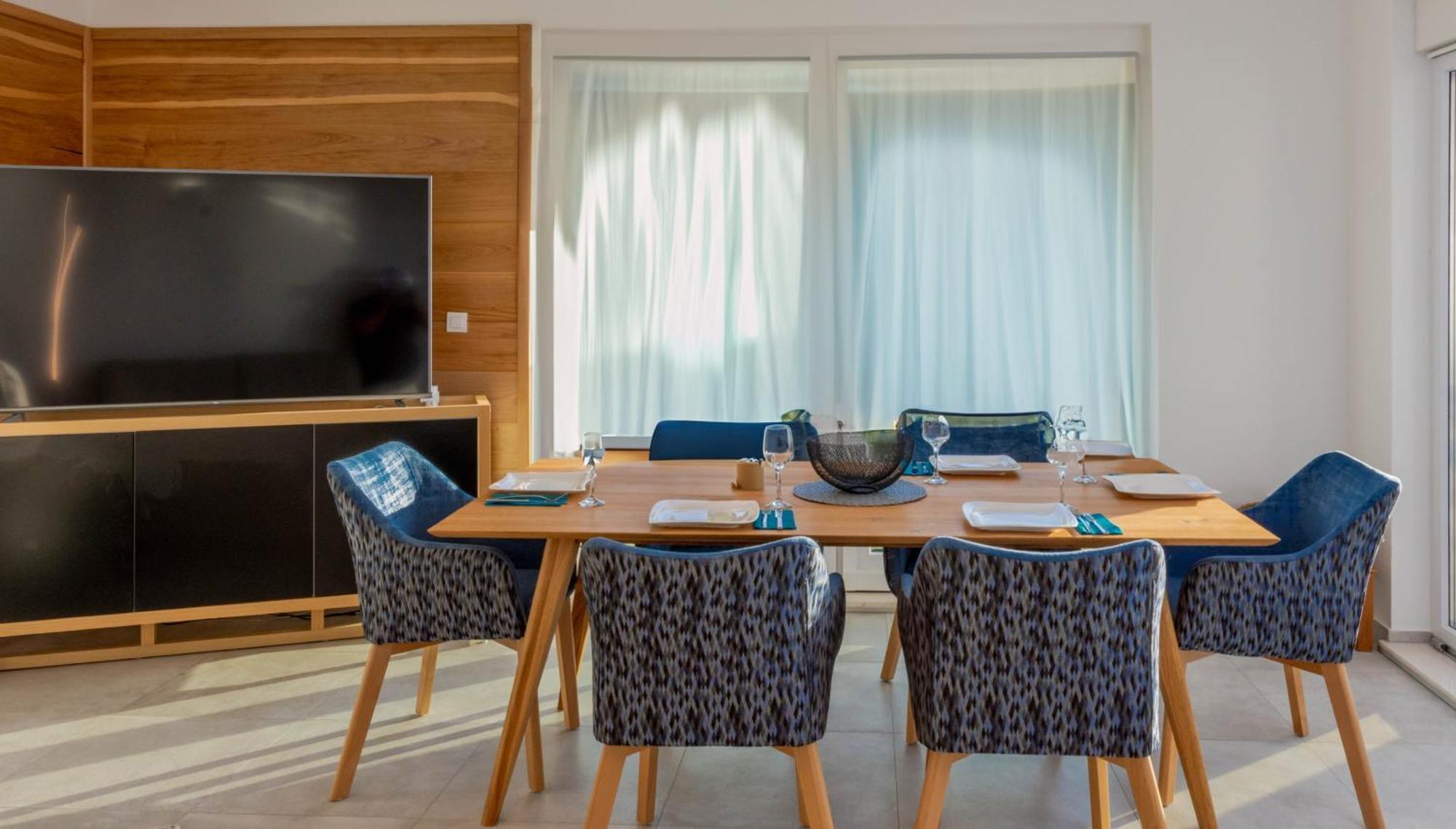Villa Esquel - Beachfront, Heated Pool Razanj Exterior photo